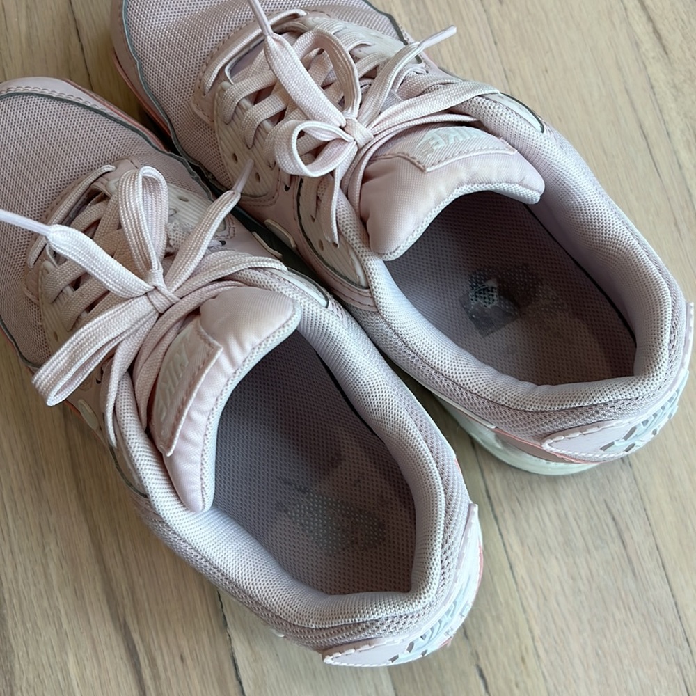 Nike Women’s Air Max Sneakers in Light Pink and White - Picture 7 of 7